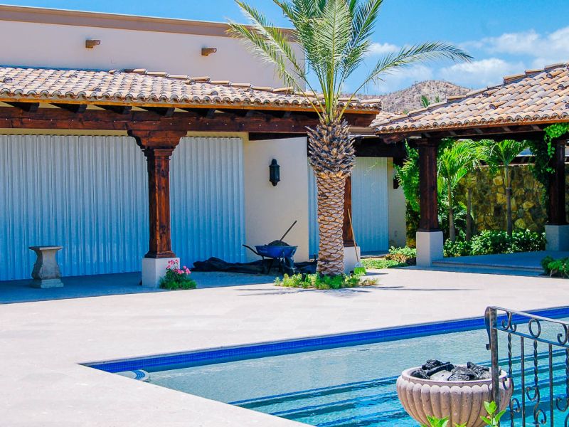 HV accordion shutters