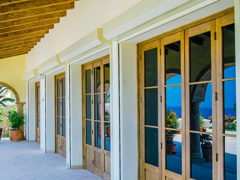 huricane roll down shutters